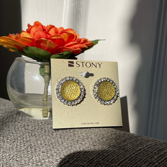 Circle Earrings - Picture 10 of 17